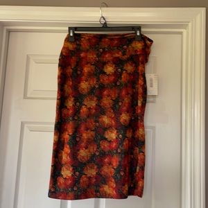 LulaRoe Cassie pencil skirt. Orange rose pattern. Size XL. New with Tags.